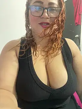 Snapshot of sabrina_hot_milf chatting on July 22, 3:20 am sabrina hot milf online show from July 22, 3:20 am