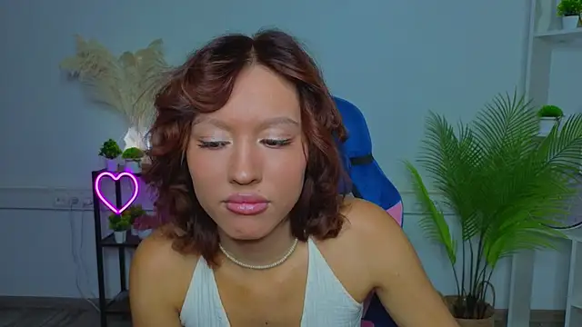 Snapshot of JazlynPlant chatting on August 2, 10:25 am JazlynPlant online show from August 2, 10:25 am