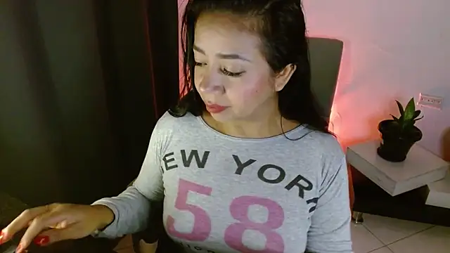 lispetite online show from February 27, 6:35 am