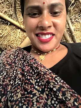 Snapshot of maneesha_10 chatting on July 19, 5:44 am maneesha 10 online show from July 19, 5:44 am