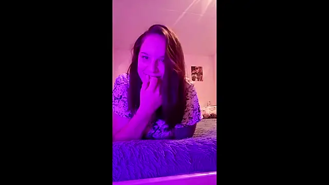 JosphinePriolo online show from July 17, 8:14 pm