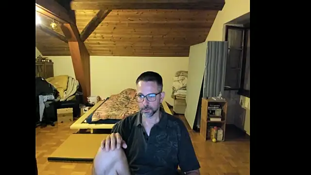 Snapshot of supersquirrel chatting on July 16, 11:33 pm supersquirrel online show from July 16, 11:33 pm