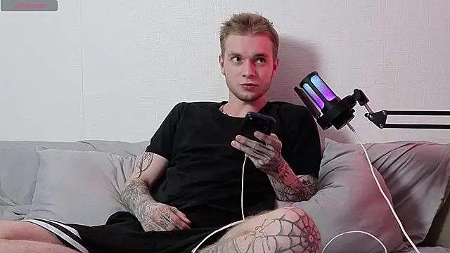 Snapshot of jxxxsti0n chatting on July 24, 3:10 pm jxxxsti0n online show from July 24, 3:10 pm