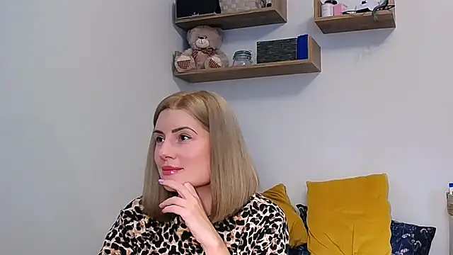 Snapshot of alisenties chatting on September 17, 2:08 pm alisenties online show from September 17, 2:08 pm