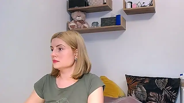 Snapshot of alisenties chatting on October 1, 2:23 pm alisenties online show from October 1, 2:23 pm