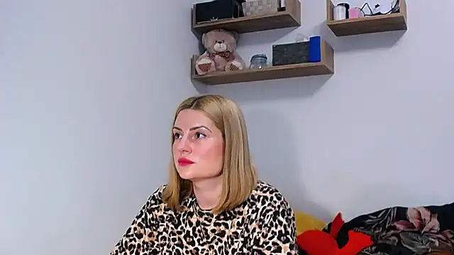 Snapshot of alisenties chatting on October 8, 2:25 pm alisenties online show from October 8, 2:25 pm