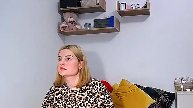 Snapshot of alisenties chatting on October 11, 2:37 pm alisenties online show from October 11, 2:37 pm