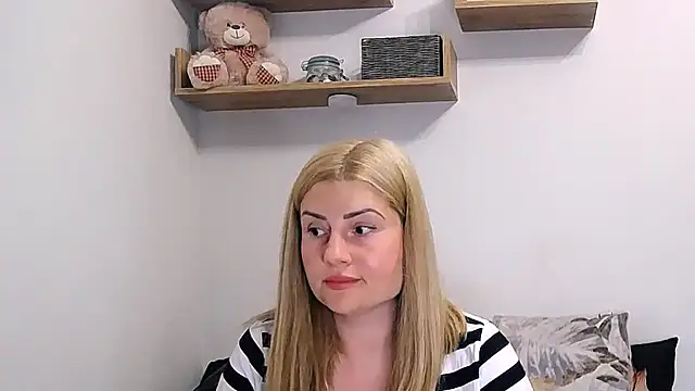 Snapshot of alisenties chatting on July 12, 3:14 pm alisenties online show from July 12, 3:14 pm