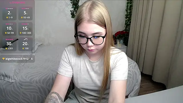 Snapshot of Cassandra_you chatting on July 27, 10:00 am Cassandra you online show from July 27, 10:00 am
