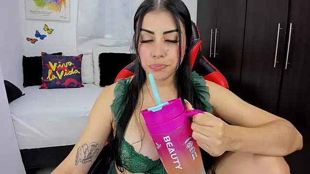 Snapshot of lucy007_ chatting on March 4, 8:05 pm lucy007 online show from March 4, 8:05 pm