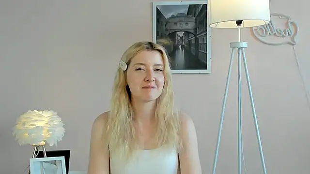 Snapshot of JettaBilello chatting on July 16, 10:21 am JettaBilello online show from July 16, 10:21 am