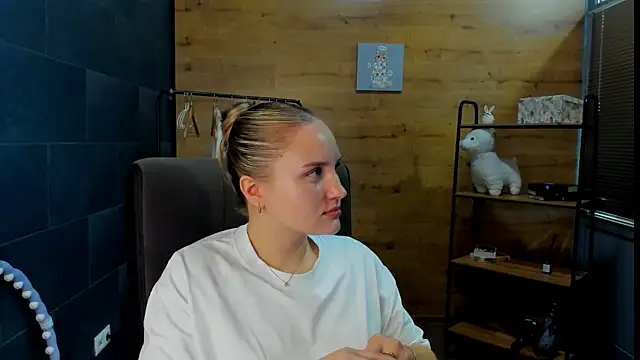 AnaaHunter online show from July 23, 1:09 pm