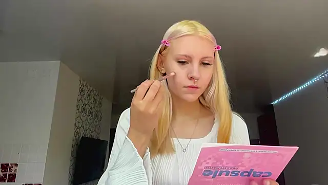 Snapshot of LanaLivee chatting on July 15, 10:09 am LanaLivee online show from July 15, 10:09 am