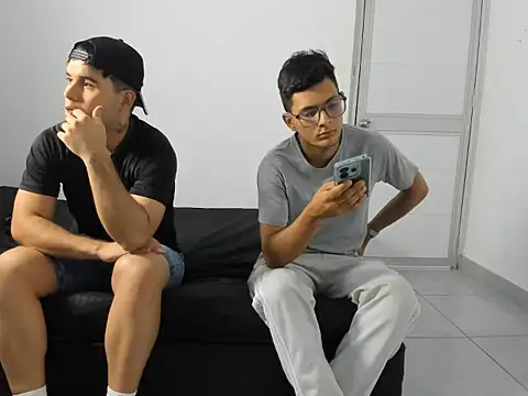 chicossexo02 online show from July 24, 7:56 pm