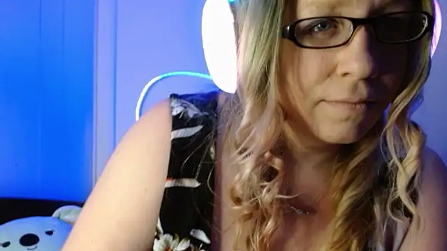 Snapshot of XxMs_StarzxX chatting on January 17, 1:04 am XxMs StarzxX online show from January 17, 1:04 am