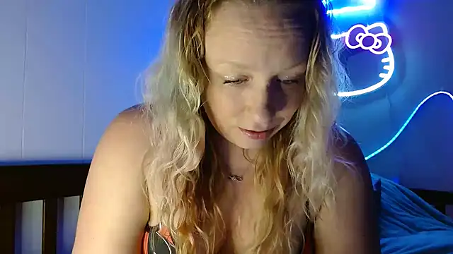 Snapshot of XxMs_StarzxX chatting on March 7, 2:46 am XxMs StarzxX online show from March 7, 2:46 am