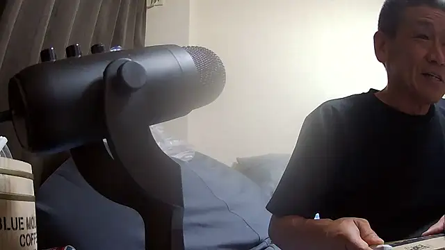 Snapshot of HIROSHI-03 chatting on July 20, 2:19 pm HIROSHI-03 online show from July 20, 2:19 pm