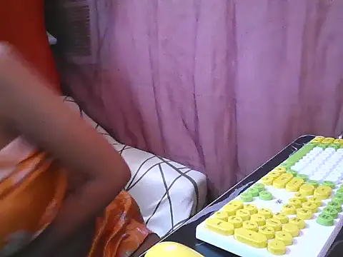 Snapshot of SaucyPussyxx chatting on July 17, 12:34 pm SaucyPussyxx online show from July 17, 12:34 pm