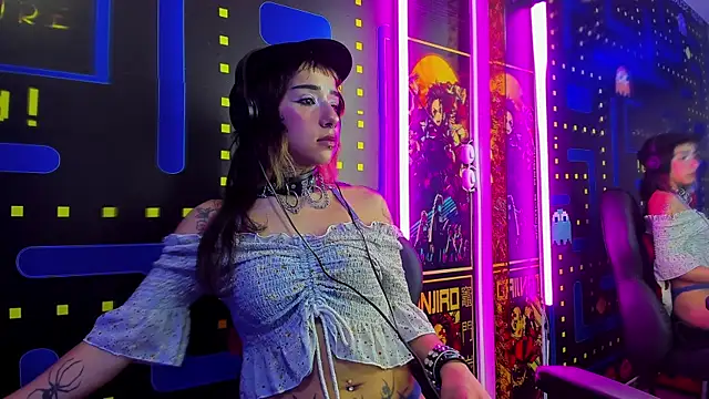 NixzDolls online show from July 18, 12:26 am