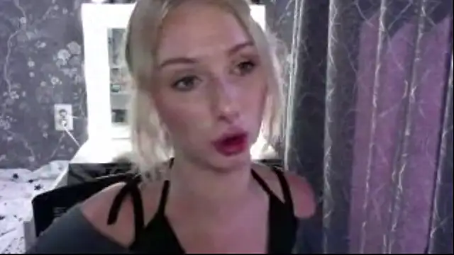Snapshot of ellisweets chatting on August 7, 10:39 am ellisweets online show from August 7, 10:39 am