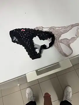 Snapshot of swissboy22 chatting on March 9, 5:17 pm swissboy22 online show from March 9, 5:17 pm