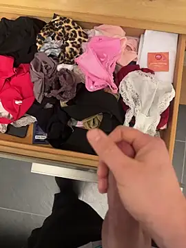 Snapshot of swissboy22 chatting on March 14, 8:53 am swissboy22 online show from March 14, 8:53 am