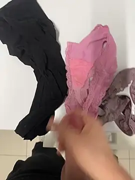 Snapshot of swissboy22 chatting on March 15, 10:43 am swissboy22 online show from March 15, 10:43 am