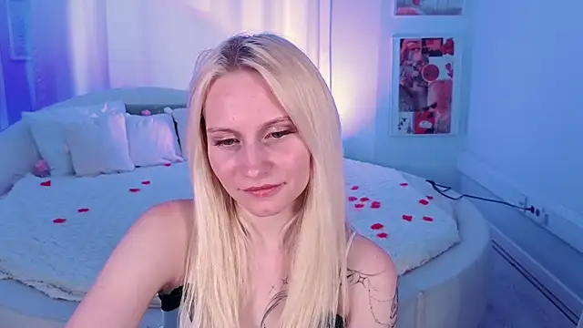 Snapshot of Rene_Avery chatting on July 20, 9:34 am Rene Avery online show from July 20, 9:34 am