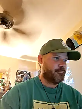Snapshot of Cubby_Holes chatting on August 2, 2:32 am Cubby Holes online show from August 2, 2:32 am
