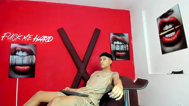 Snapshot of BIG_DICK2027 chatting on July 22, 1:14 pm BIG DICK2027 online show from July 22, 1:14 pm