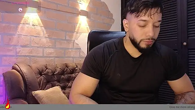 Snapshot of Enzo_001 chatting on July 21, 10:01 pm Enzo 001 online show from July 21, 10:01 pm