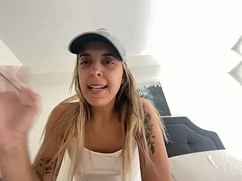 Snapshot of mellybearzzz chatting on July 27, 4:36 pm mellybearzzz online show from July 27, 4:36 pm