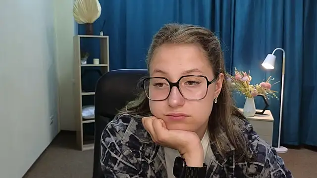 CiaraSiracuse online show from July 23, 9:40 am