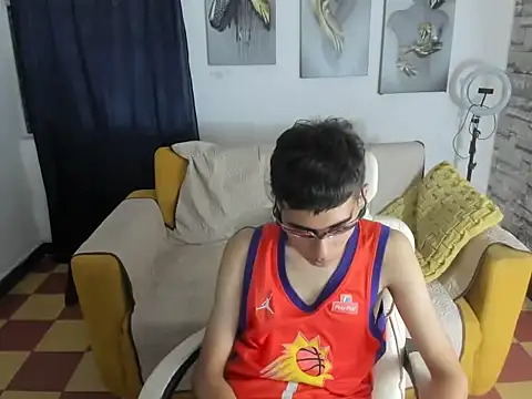 Snapshot of raul_silva chatting on July 23, 1:58 am raul silva online show from July 23, 1:58 am