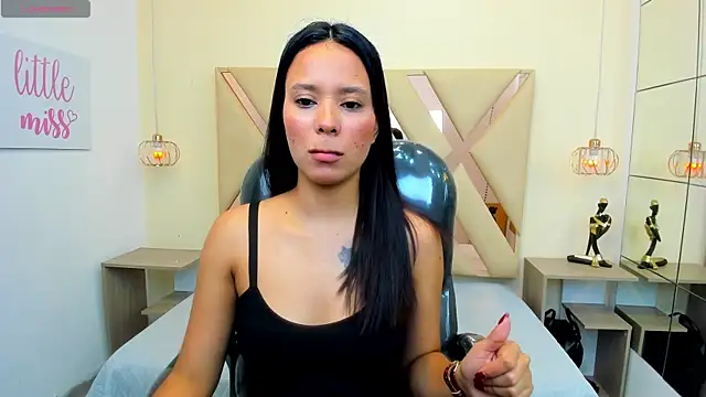 Ivonne Latina online show from July 24, 7:45 pm