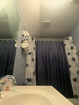 Snapshot of comewatchme1 chatting on July 23, 12:47 pm comewatchme1 online show from July 23, 12:47 pm