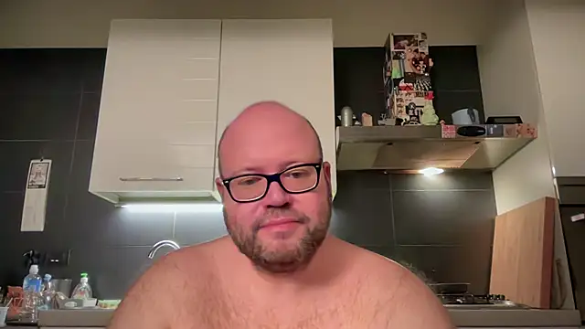 Snapshot of theitalianbear chatting on January 31, 9:59 pm theitalianbear online show from January 31, 9:59 pm