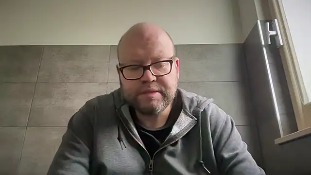 Snapshot of theitalianbear chatting on November 4, 8:24 am theitalianbear online show from November 4, 8:24 am