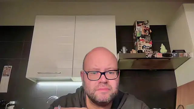 Snapshot of theitalianbear chatting on November 27, 5:09 am theitalianbear online show from November 27, 5:09 am