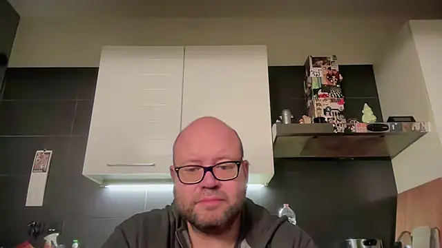 Snapshot of theitalianbear chatting on November 29, 12:02 am theitalianbear online show from November 29, 12:02 am