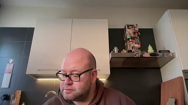 theitalianbear online show from February 25, 7:18 am