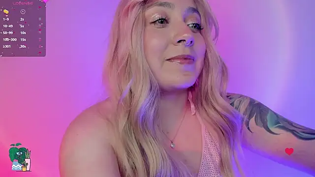 Snapshot of honeybelle_ chatting on August 3, 12:53 am honeybelle online show from August 3, 12:53 am