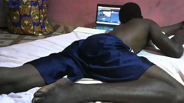 Snapshot of blakkvirus chatting on October 3, 12:40 am blakkvirus online show from October 3, 12:40 am