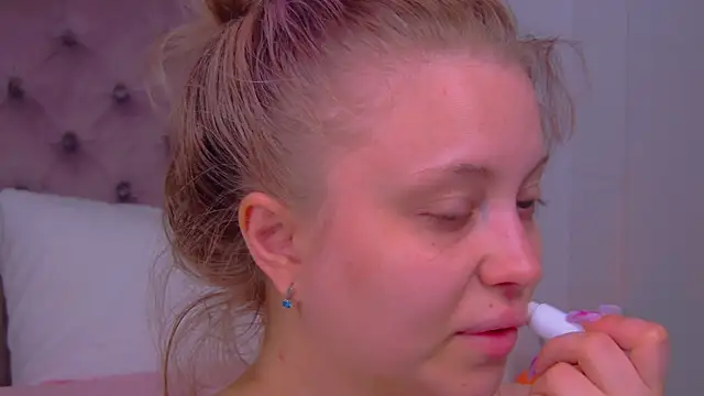 MyrHilton online show from August 1, 3:17 am