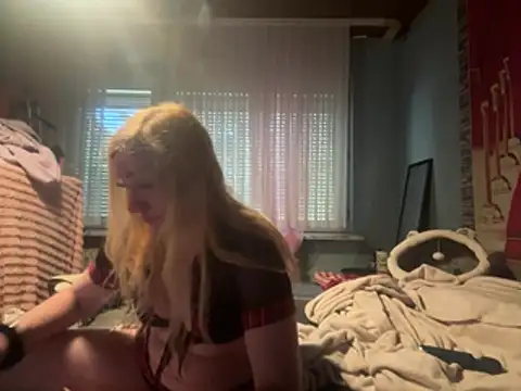 Snapshot of Roxy_Blume chatting on July 30, 5:12 pm Roxy Blume online show from July 30, 5:12 pm