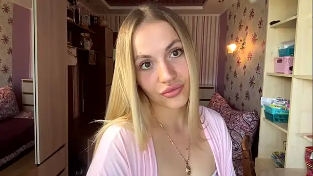 CelineBetzel online show from August 3, 6:45 am