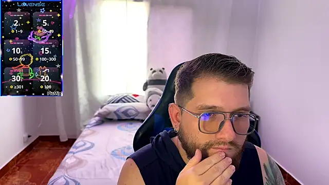 Axelsterling  online show from August 3, 7:50 pm