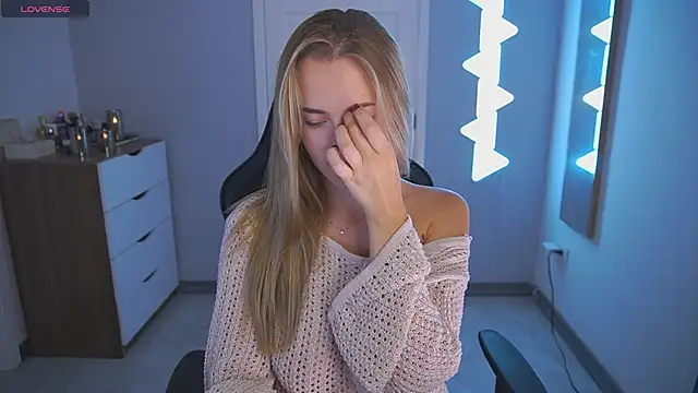 DanikaDillan online show from September 30, 12:59 am