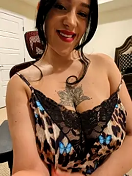 Snapshot of LyannaGardner chatting on August 2, 1:26 am LyannaGardner online show from August 2, 1:26 am