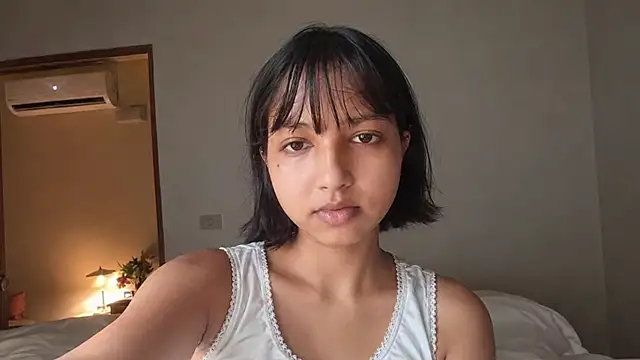 Snapshot of Sharvari-94 chatting on August 1, 8:52 pm Sharvari-94 online show from August 1, 8:52 pm